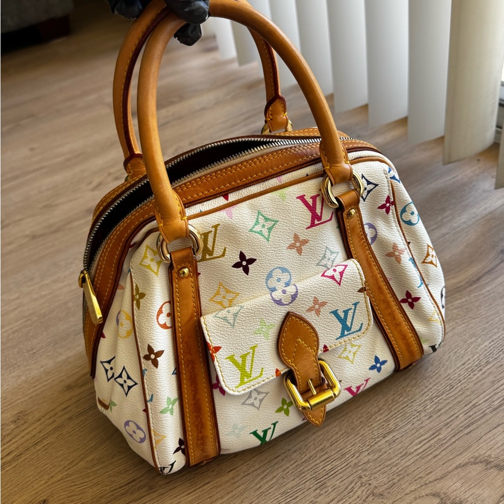 Louis Vuitton purse 👛